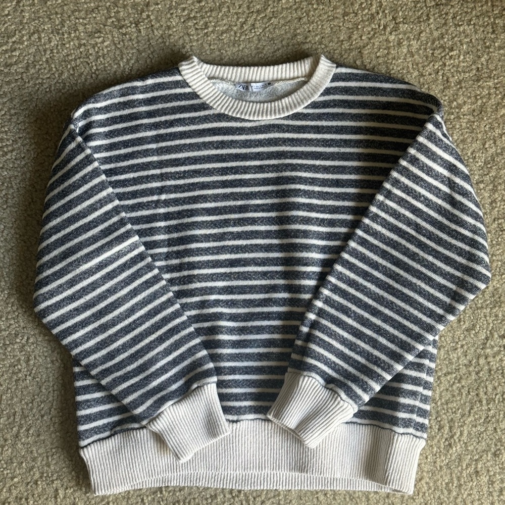 Zara Men's Navy and White Striped Crewneck Sweater